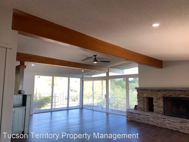 Foto del edificio - 4 br, 3 bath House - 7035 N. Skyway Drive