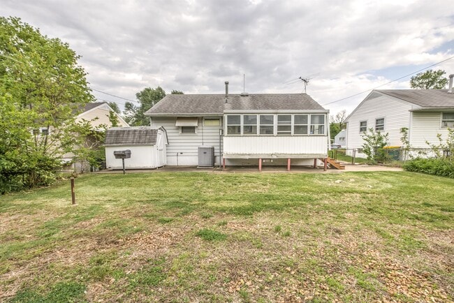 Building Photo - 449 Shepley Dr