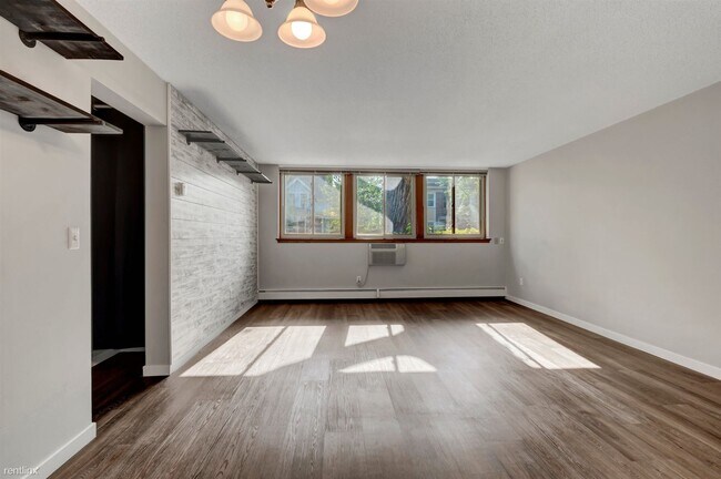 Building Photo - 2 br, 1 bath Condo - 3522 Harriet Avenue 106