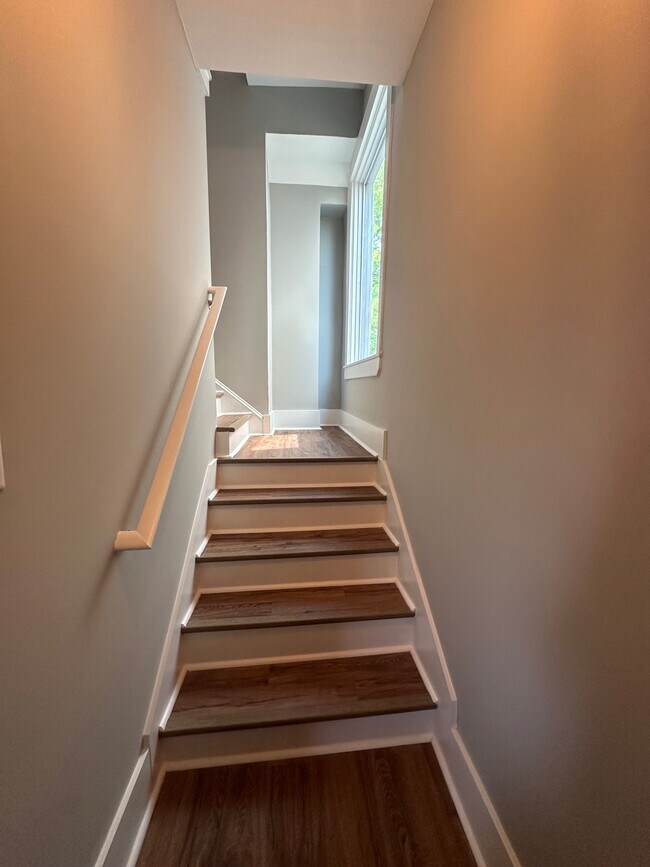 Foto del edificio - 523 E 39th St