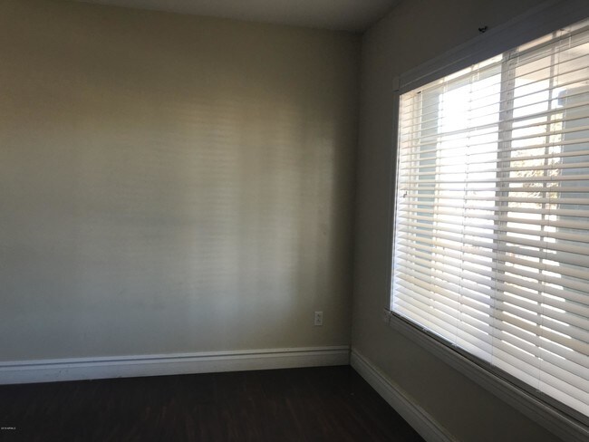 Foto del edificio - 959 E 15th St