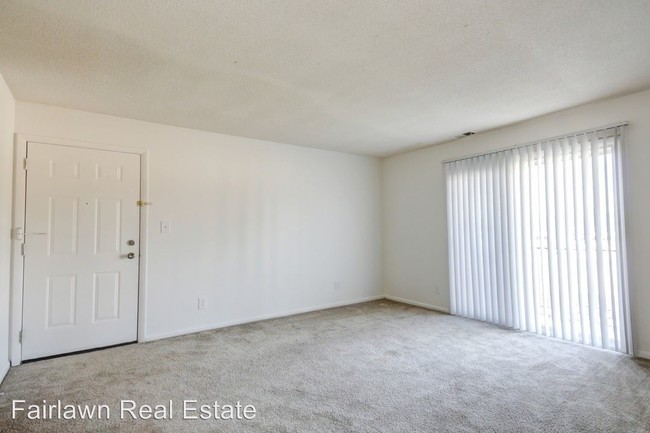 Foto del edificio - 2 br, 1.5 bath Apartment - 1515 W. Kirby Ave.