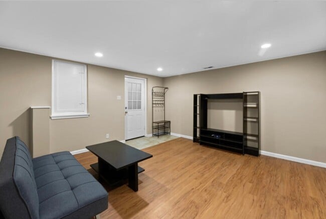 Building Photo - 1008 Hobbs Dr