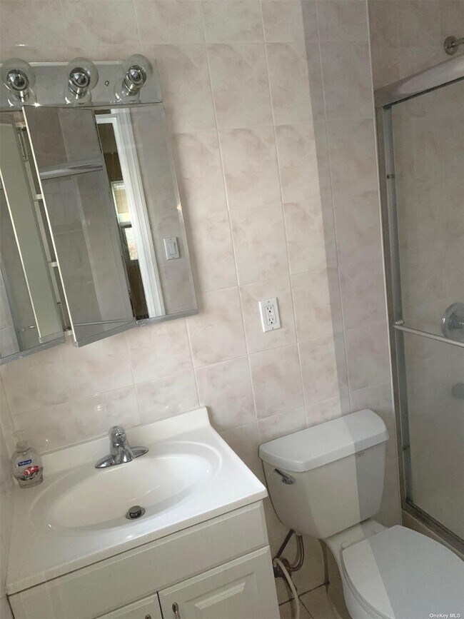 Foto del edificio - 223-06-223-56 56th Rd