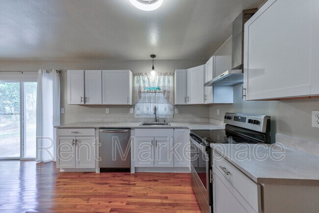 Building Photo - 296 Gordon Woods Dr