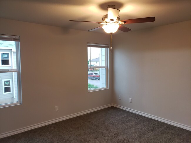 Building Photo - Townhome for rent