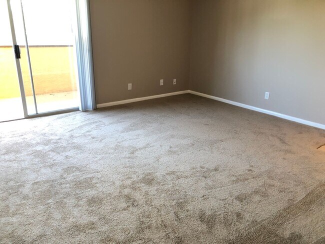 Foto del edificio - Super Cute and Close to Lake! Ready for Immediate move in!