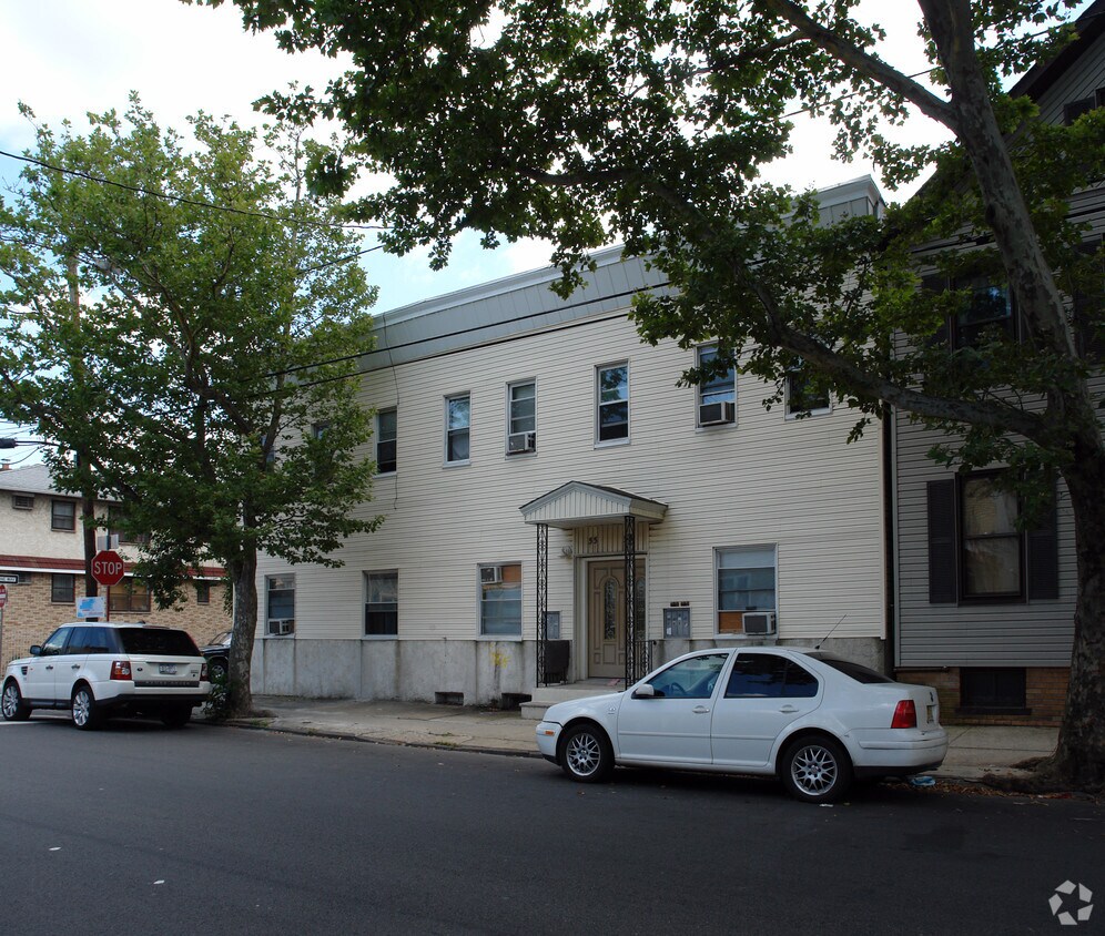 Building Photo - 53-55 Kossuth St