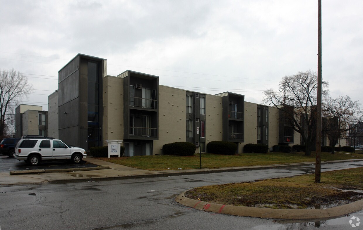 ViVo Apartaments - University Park Apartments