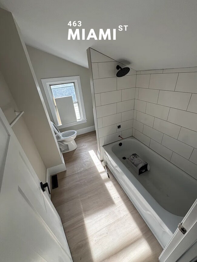 Foto del edificio - 463 Miami St