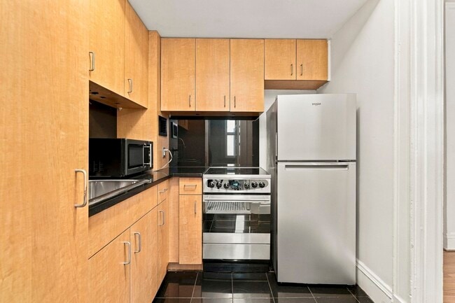 Building Photo - 21 Beacon St