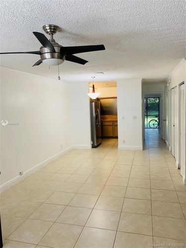 Building Photo - 9887 Riverside Dr