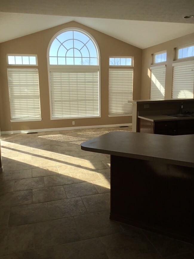 Foto del edificio - 5573 Woodmansee Way