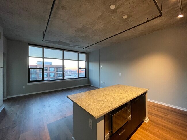 Building Photo - 1147 S Delano Ct E