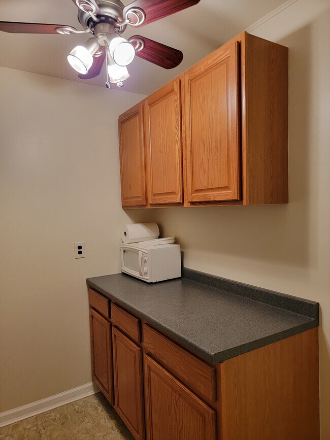 Building Photo - 8348 Stationhouse Ct