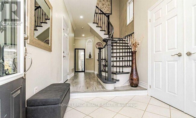 Building Photo - 4760 DeForest Cres