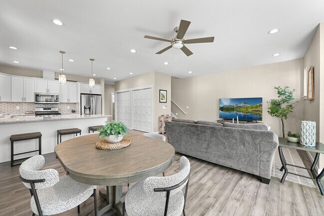 Foto del edificio - Modern 4-Bed Home in Sunstone Place