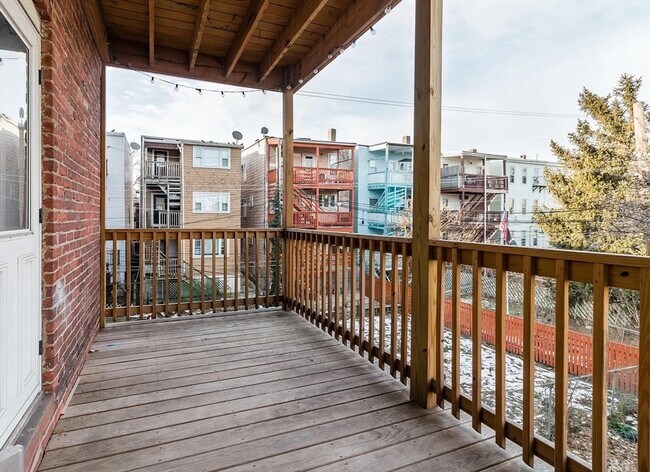 Building Photo - 324 Chelsea St