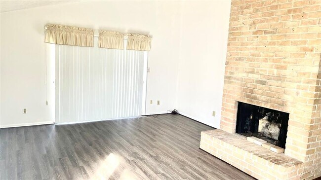 Building Photo - 8310 Beechnut St