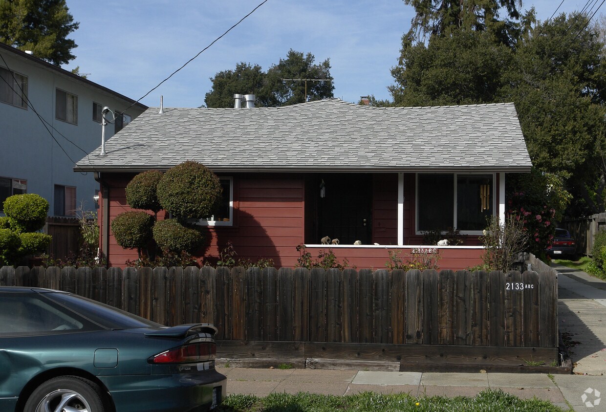 Building Photo - 2133 Clinton Ave