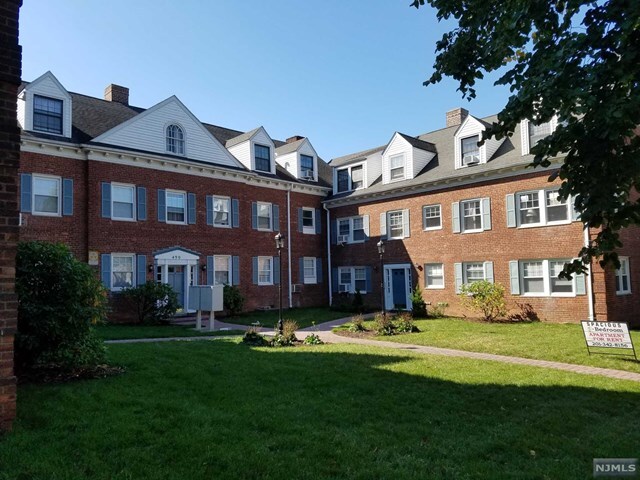 Teaneck Apartments