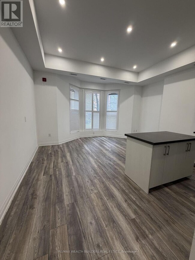 Building Photo - 215 Jarvis St