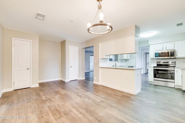 Foto del edificio - 6241 Cranberry Ln W