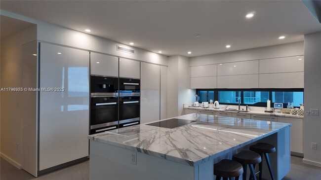 Foto del edificio - 18555 Collins Ave