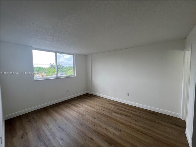 Foto del edificio - 1251 NE 108th St