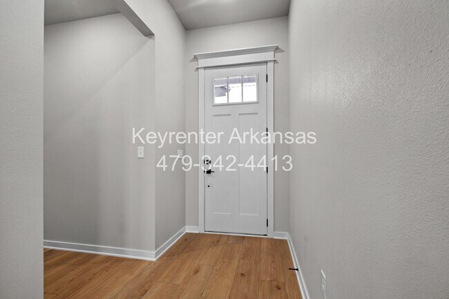 Foto del edificio - Live New in Bentonville | 3BR Beauty with Backyard