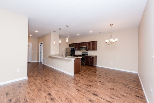 Building Photo - Willowbrooke Luxury Townhouses