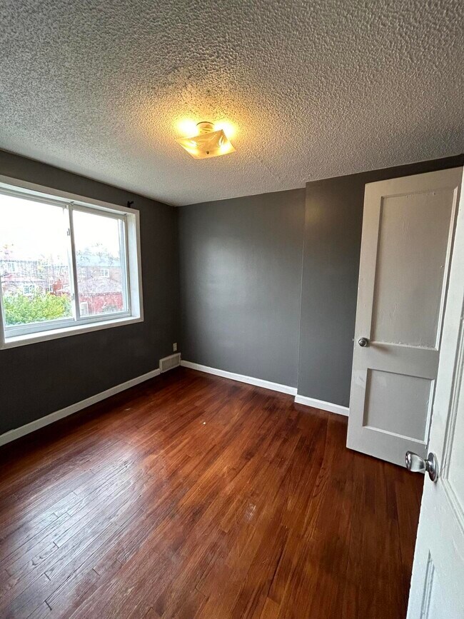 Foto del edificio - 3463 Ewald Cir