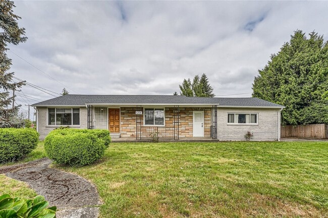 Photo - Charming and newly remodeled 4 bed x 2 bat... House