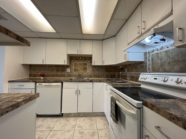 Building Photo - 4354 NW 9th Ave