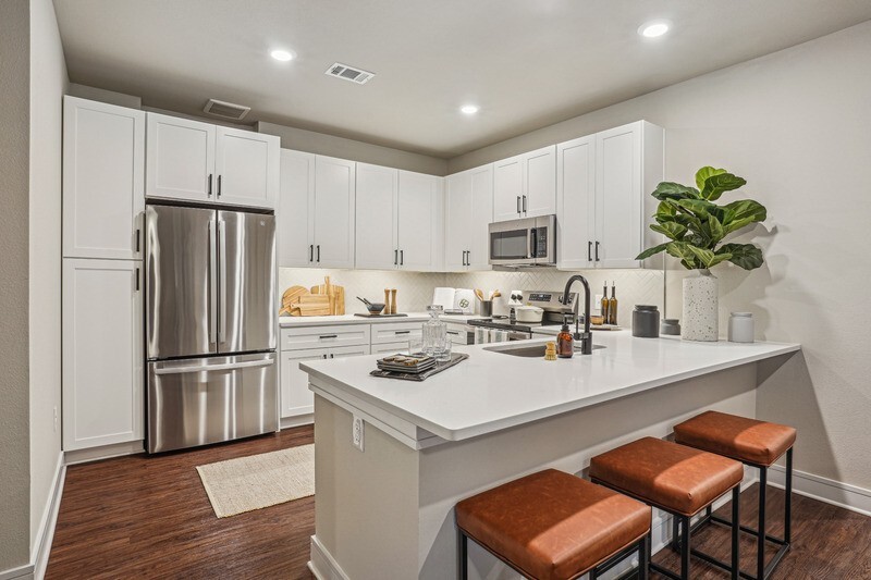 Foto principal - Residences at Fairview Town Center
