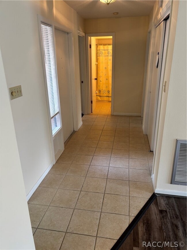 Building Photo - 57 Chinaberry Cir