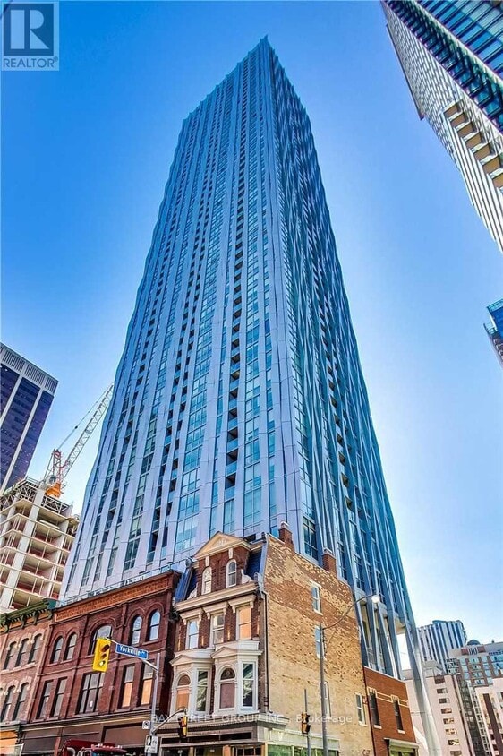 Photo principale - 1-2501 Yorkville Ave