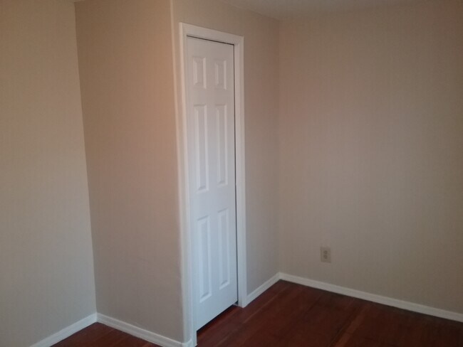 Building Photo - 130 N 10th Ave