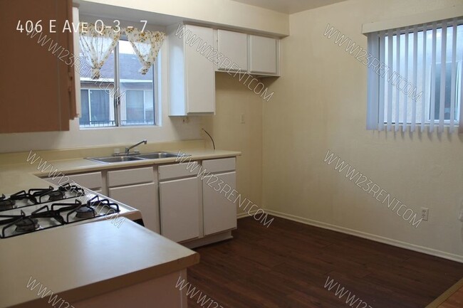 Foto del edificio - 1BD/ 1BATH 2ND FLOOR APT EAST PALMDALE