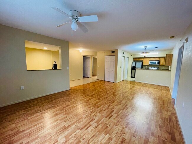 Foto del edificio - 211 SW Palm Dr