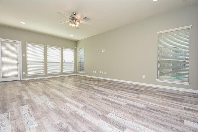 Building Photo - 8908 Clovermist Dr