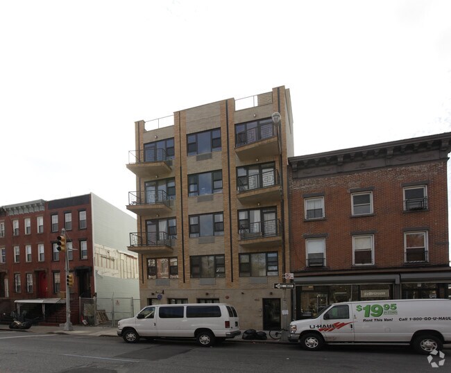 Foto del edificio - 452 Lafayette Ave
