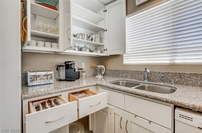 Building Photo - 7385 Vireo Dr
