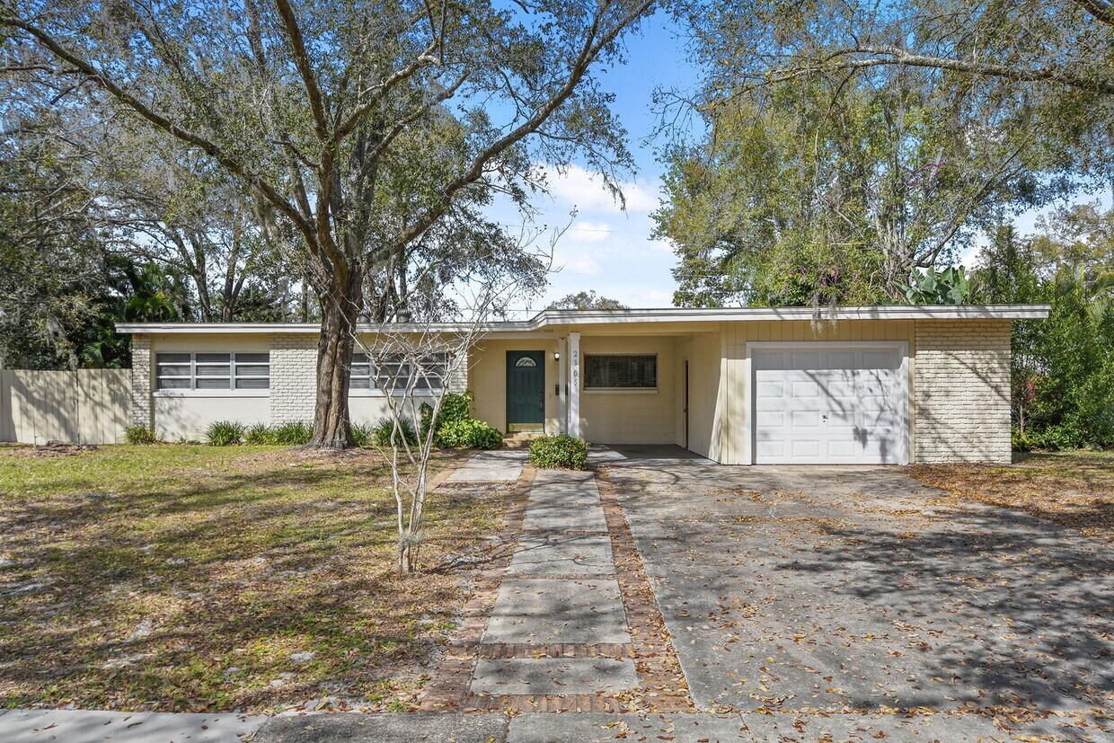 Primary Photo - Perfect Winter Park Location
