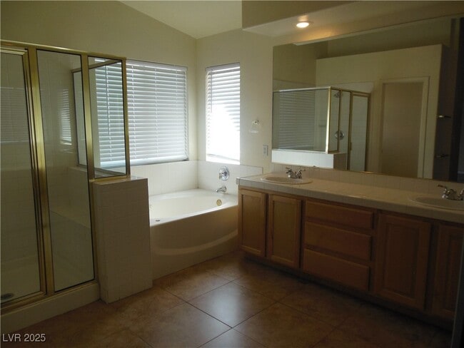 Building Photo - 9891 Sierra Canyon Way