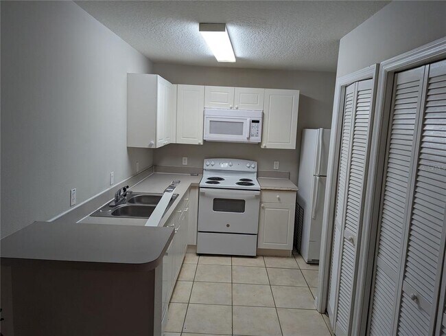 Foto del edificio - 2780 Club Cortile Cir