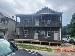 Building Photo - 139 Elm St