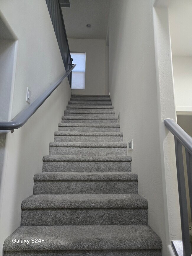 Foto del edificio - 1564 W Redwood Ln