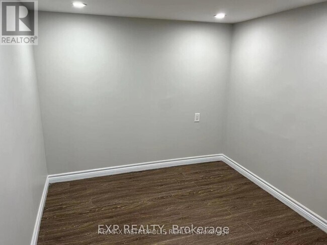 Building Photo - 6 Mid Pines Rd