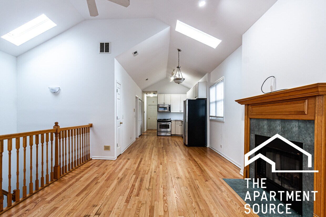Primary Photo - 2901 N Hoyne Ave